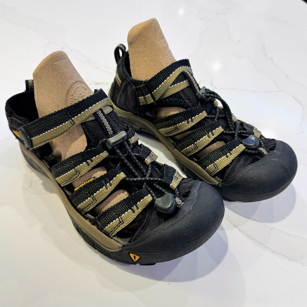 KEEN 9212-BKSG Newport H2 Waterproof Sport Outdoor Bungee Sandals KIDS US Size 5